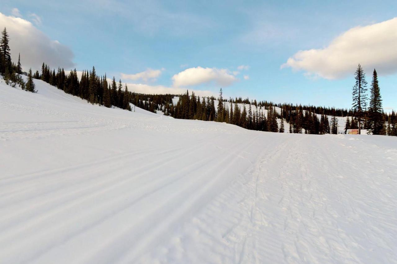 Вілла Snowbirds Big White Ski Resort Екстер'єр фото